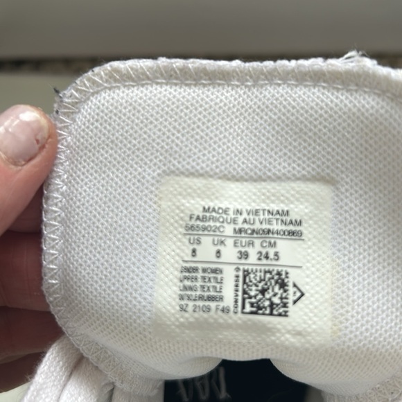 White Converse Chuck Taylor 2.0 Lugged High Top Platform Size 8 Women - Picture 14 of 15